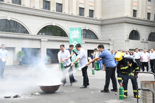 以“演”促练 以“练”筑防——公司举行应急疏散演练暨消防安全教育活动 