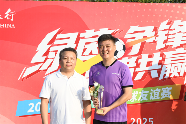 一场盛夏狂欢 踢出快乐足球 